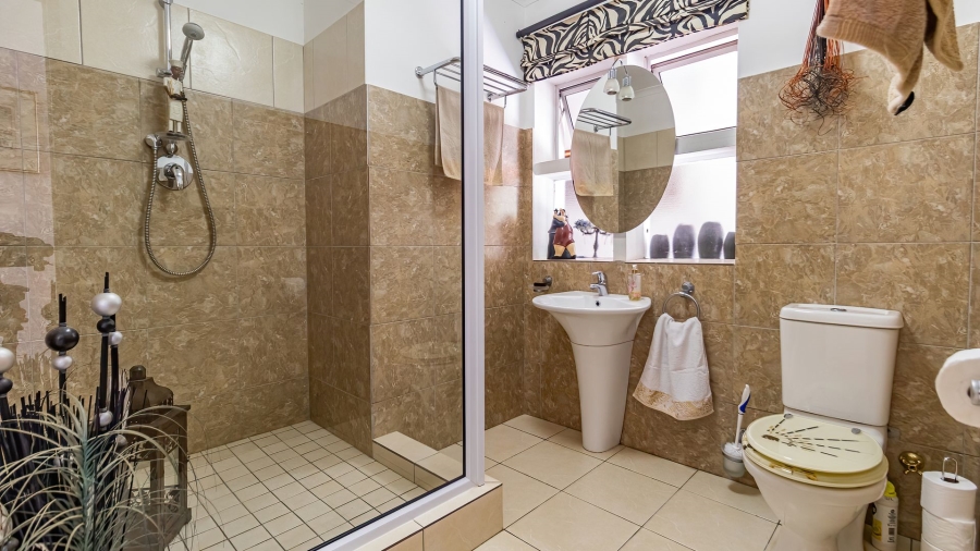 4 Bedroom Property for Sale in Rome Glen Western Cape